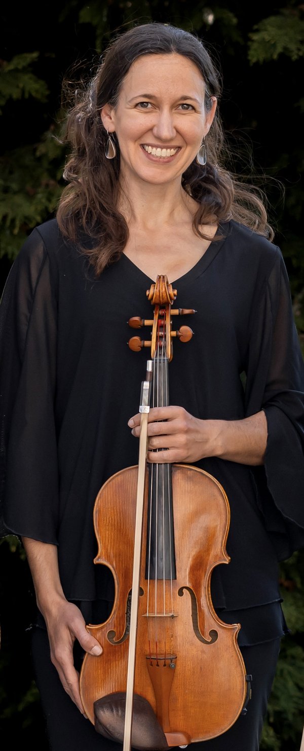 Jenny Huerter holding her viola